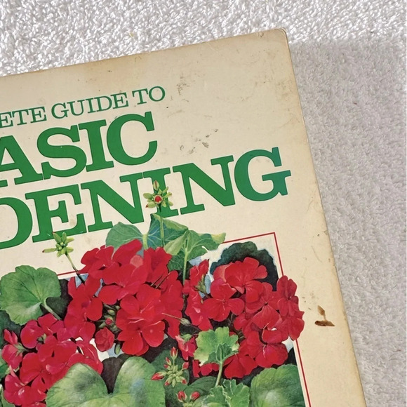 Vintage Complete Guide To Basic Gardening - Picture 2 of 13